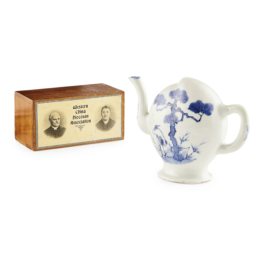 BLUE AND WHITE CADOGON TEAPOT