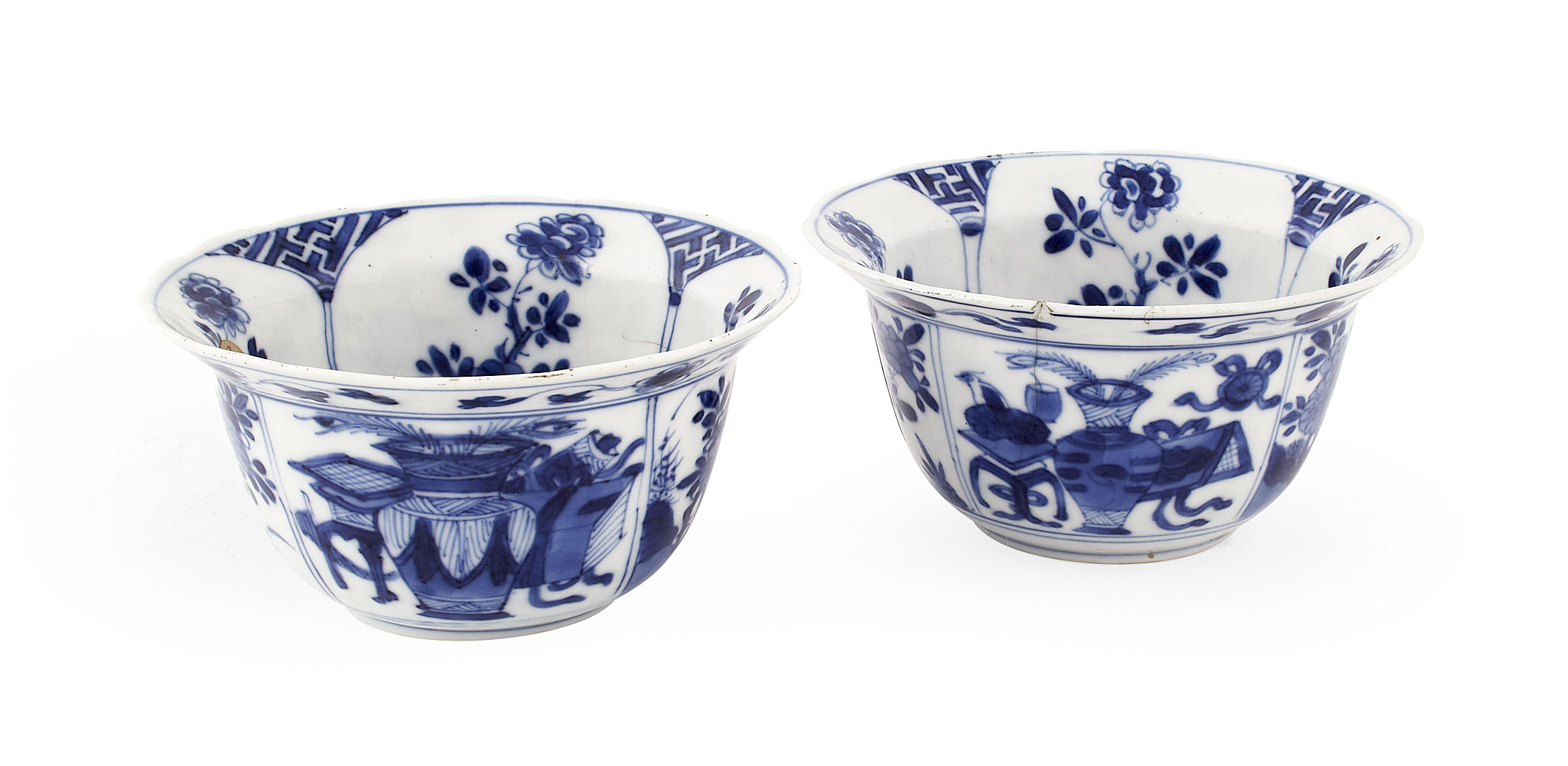PAIR OF CHINESE PORCELAIN SMALL BOWLS