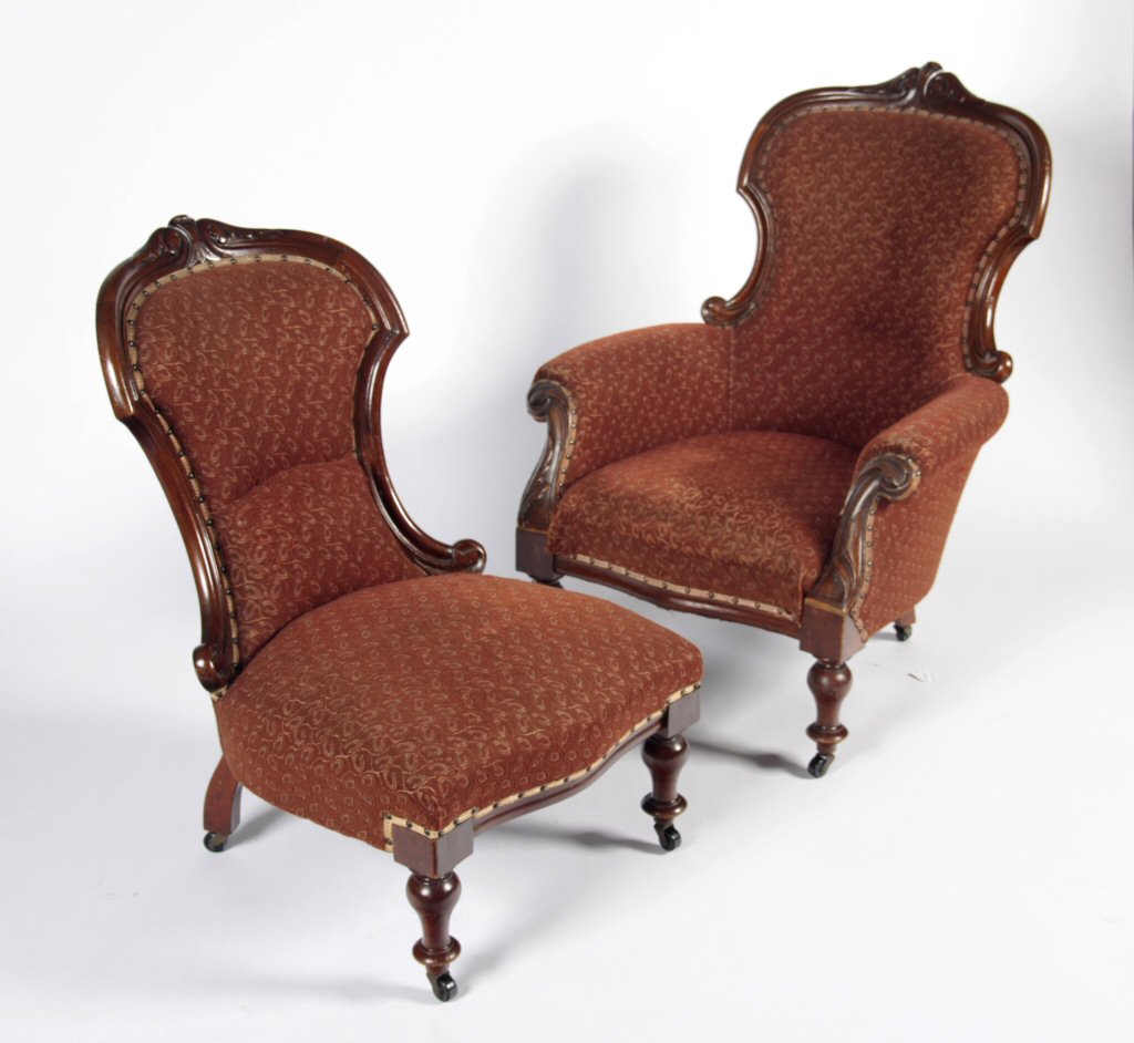 A Victorian mahogany chaise-longue