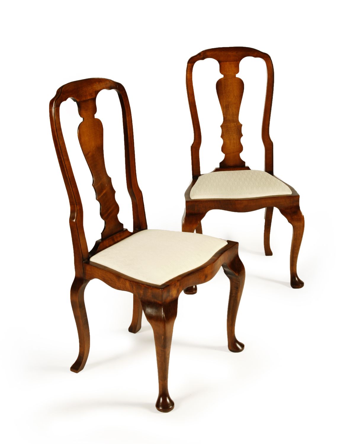 SET OF EIGHT QUEEN ANNE STYLE WALNUT DINING CHAIRS