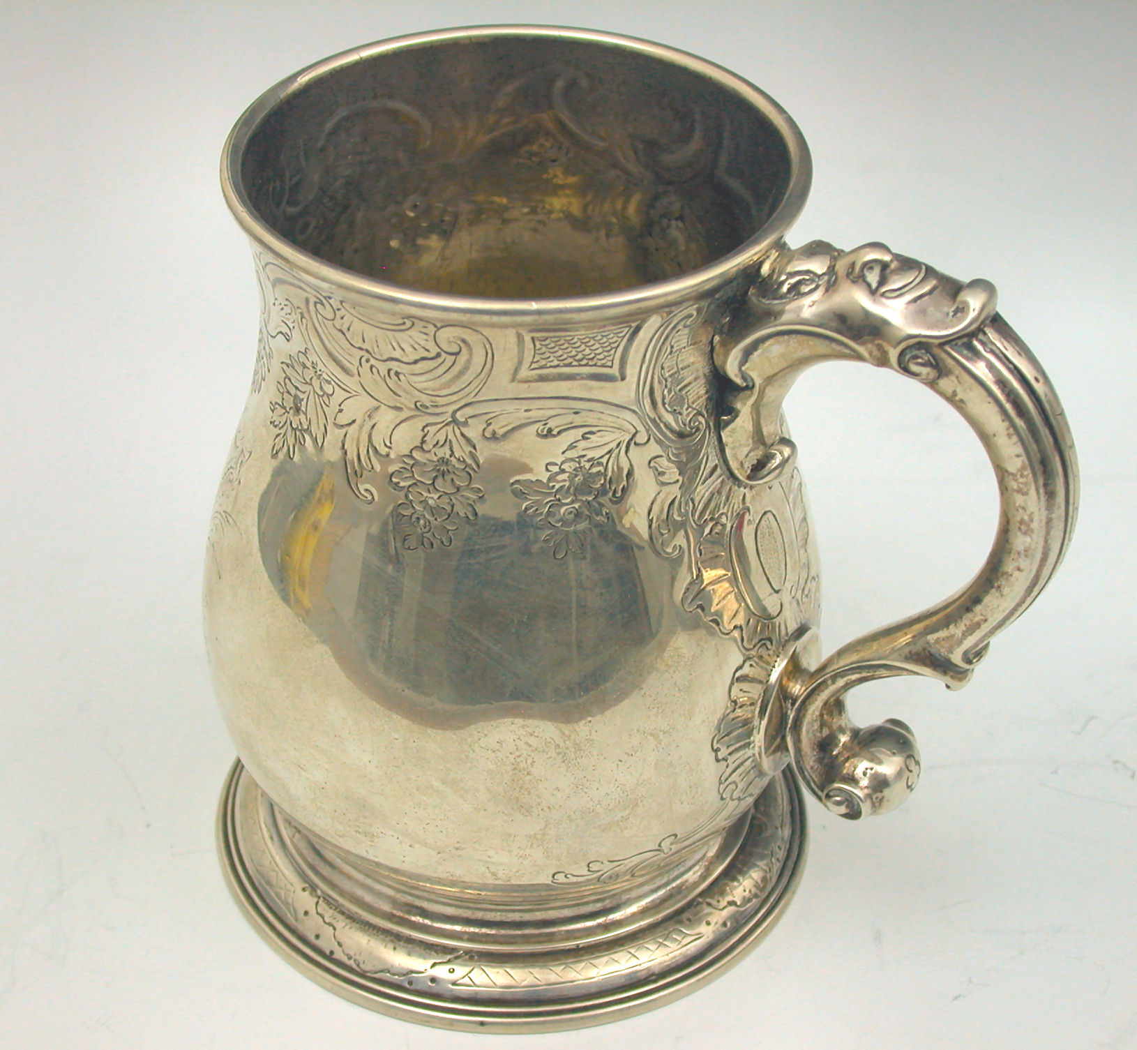 A George III baluster form mug,