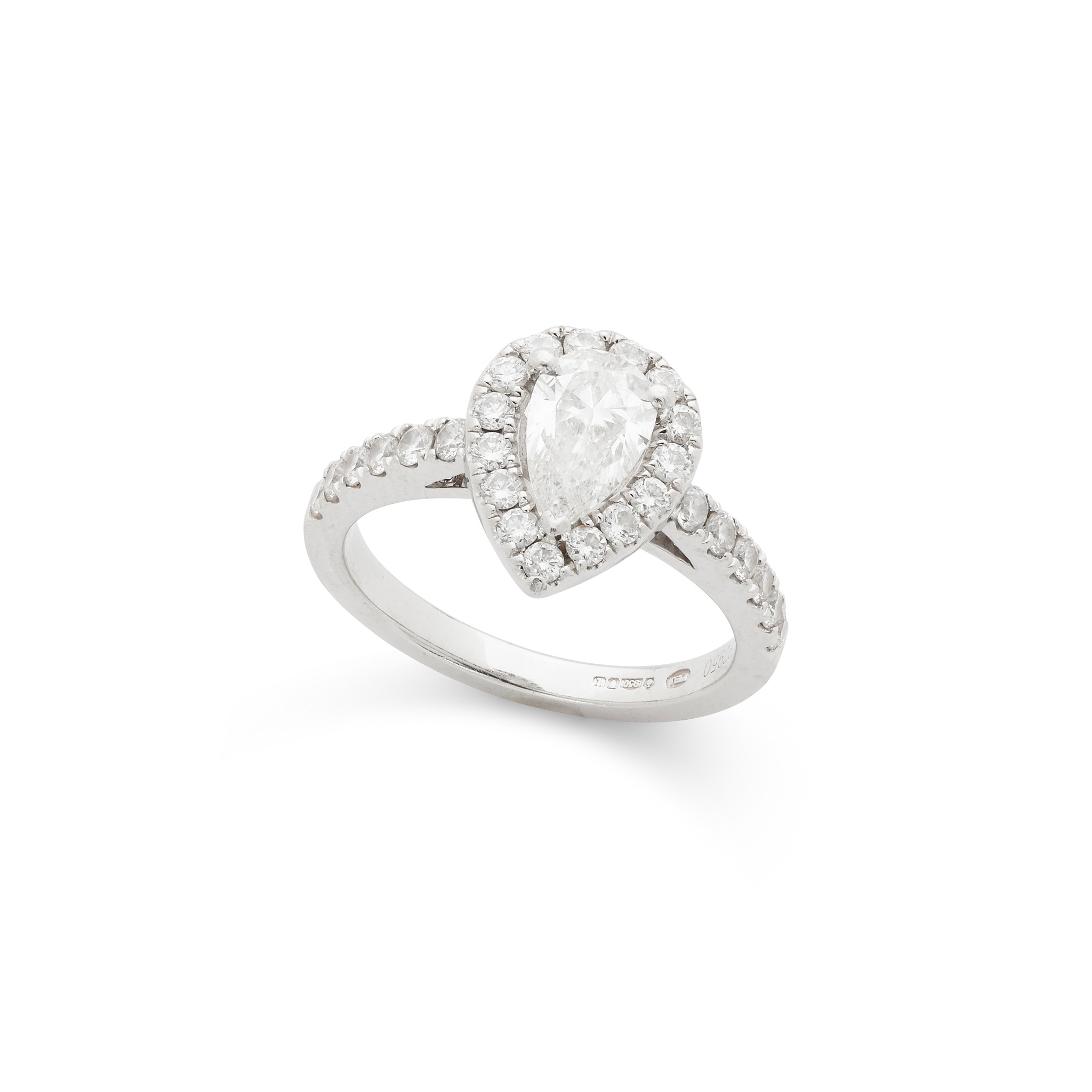 A diamond cluster ring