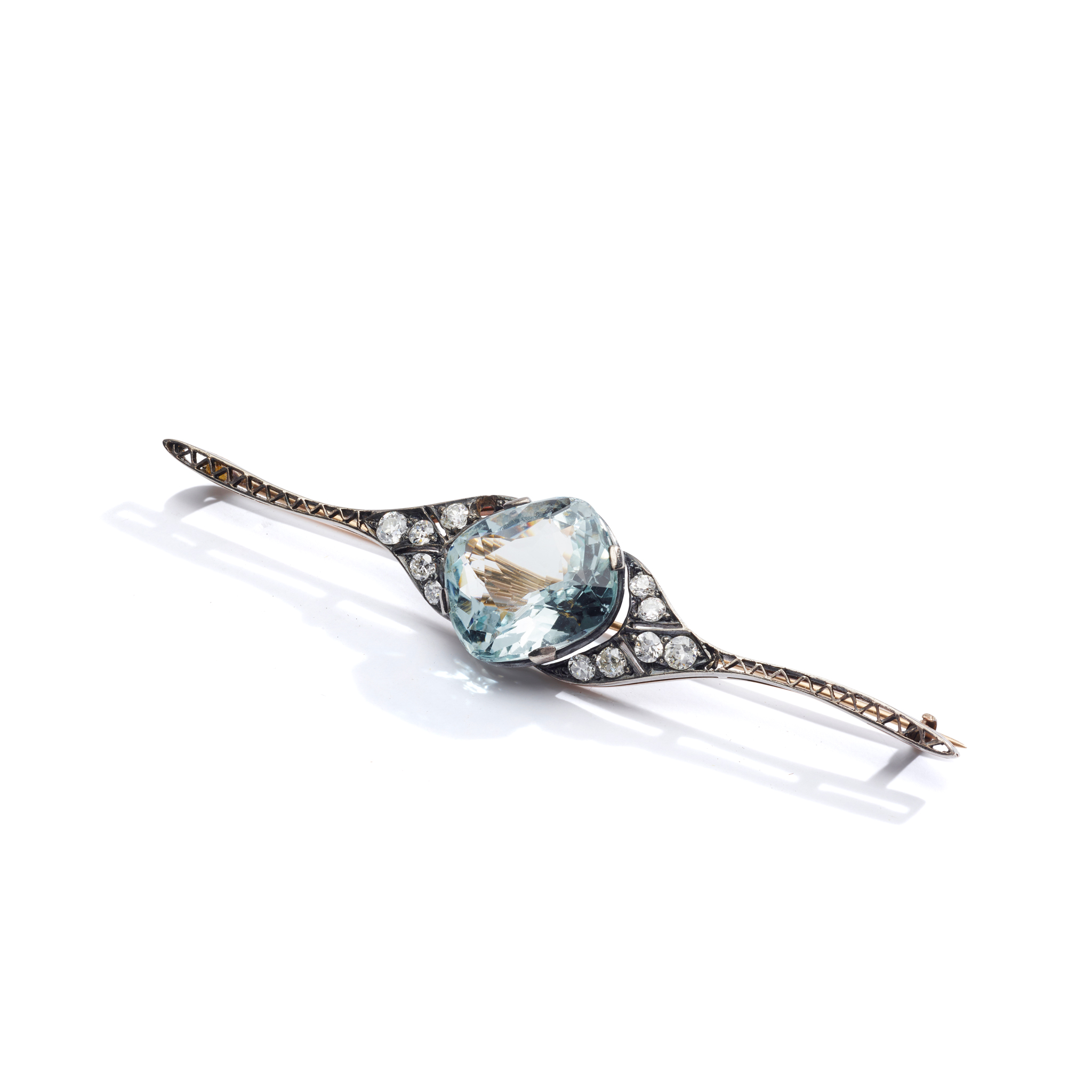 An aquamarine and diamond brooch, circa 1910
