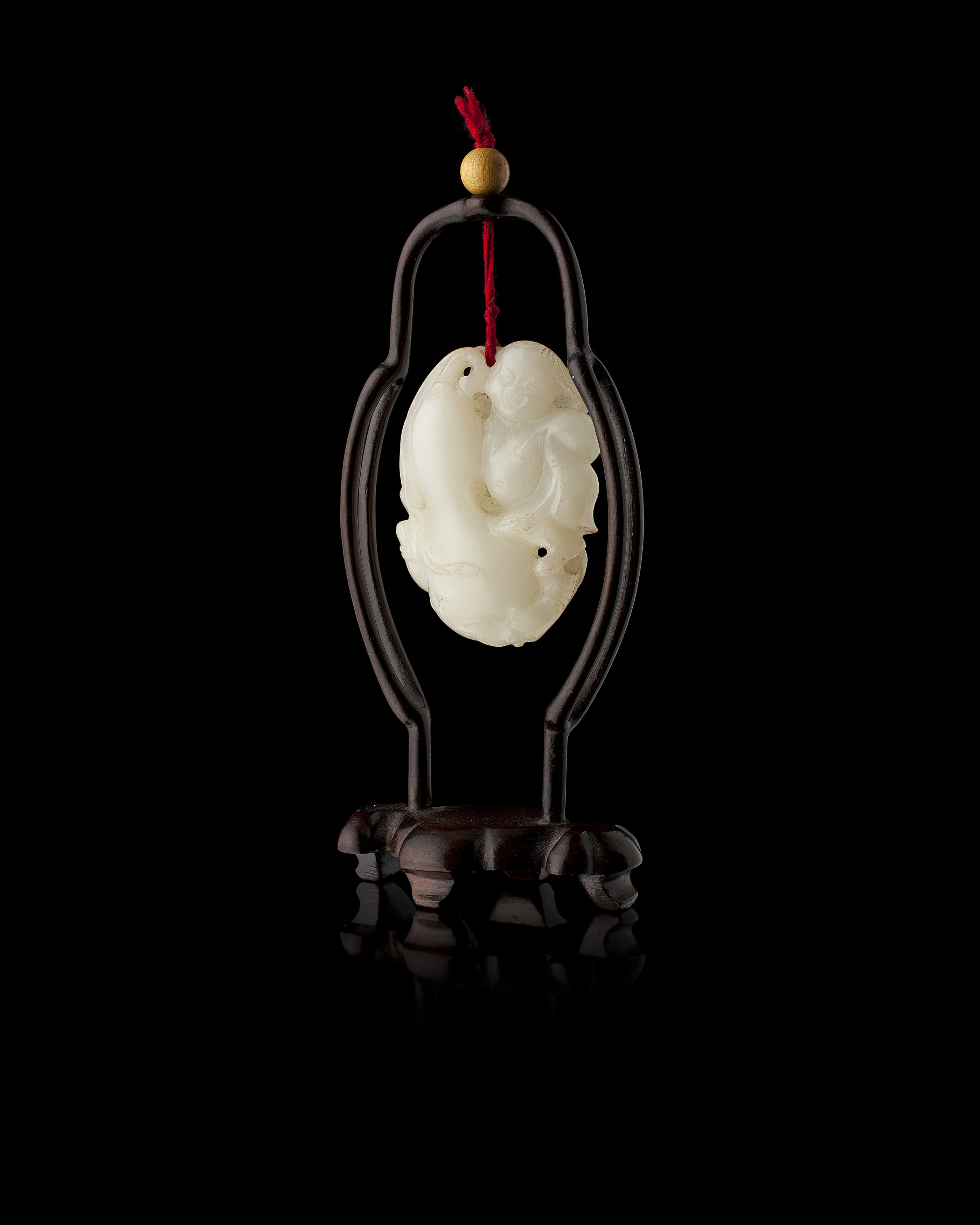 CHINESE CARVED WHITE JADE PENDANT