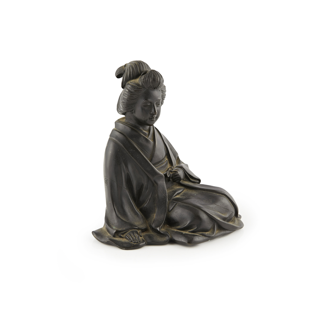 BRONZE FIGURE OF A SEATED GEISHA