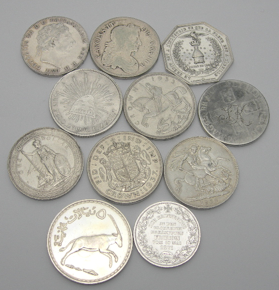 A COLLECTION OF BRITISH AND WORLD CROWN SIZED COINS