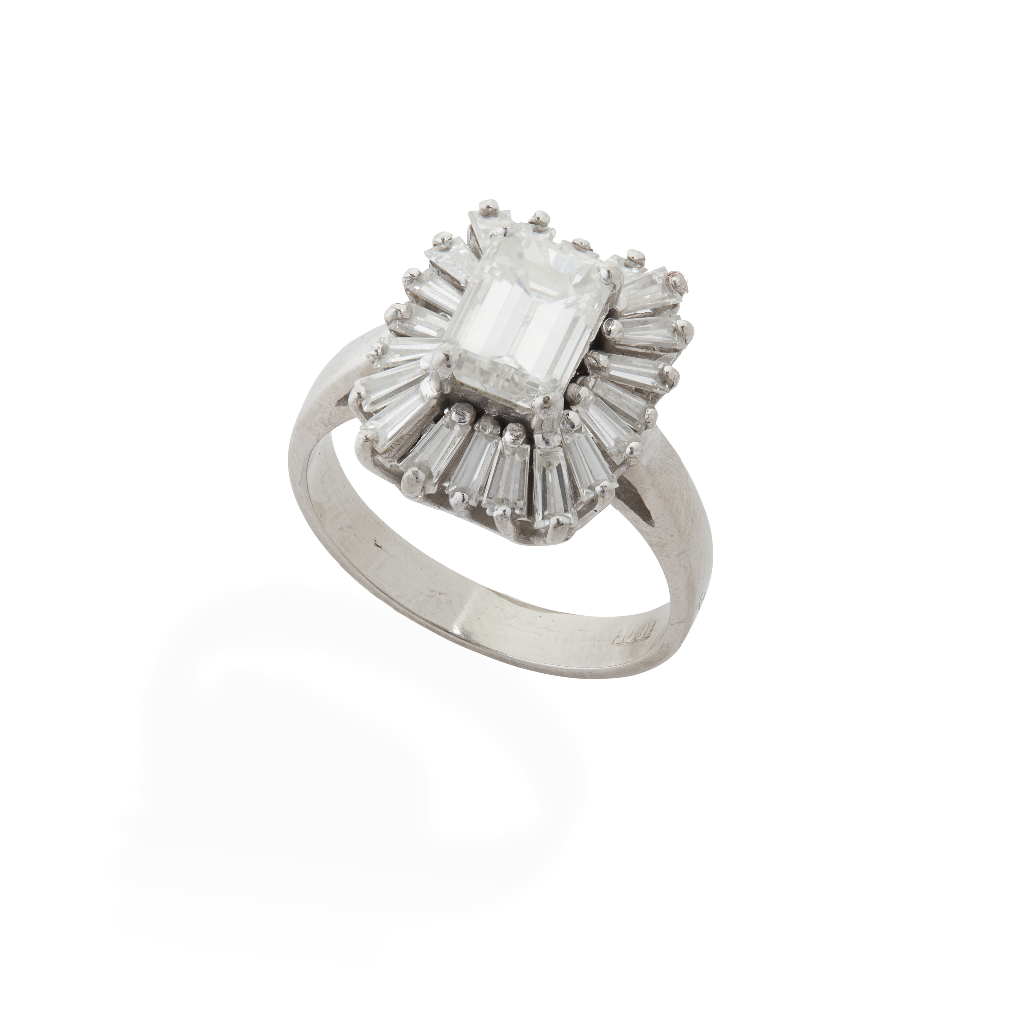 A diamond cluster ring