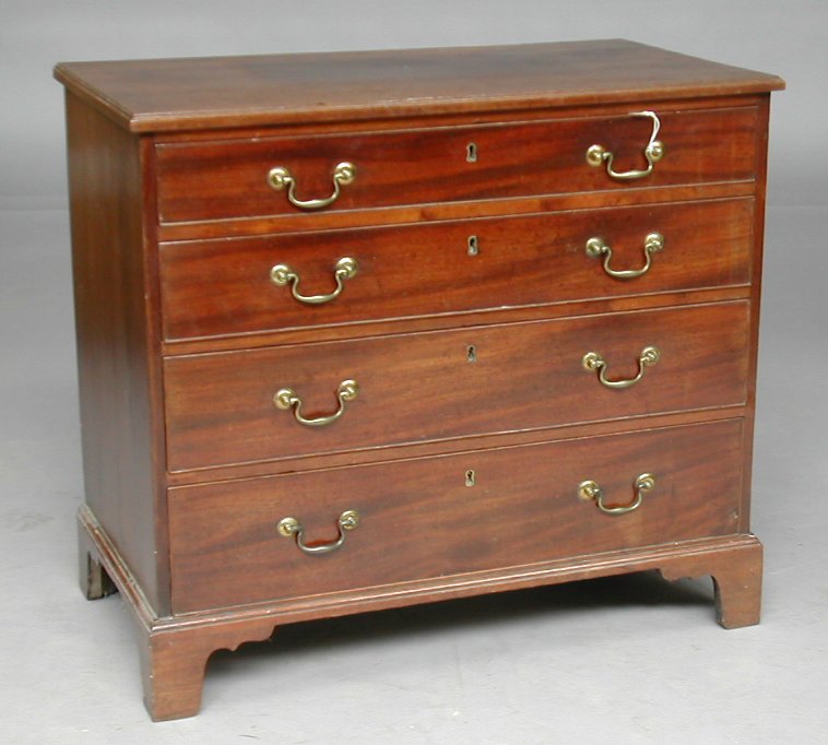 An early 19th century mahogany chest of drawers