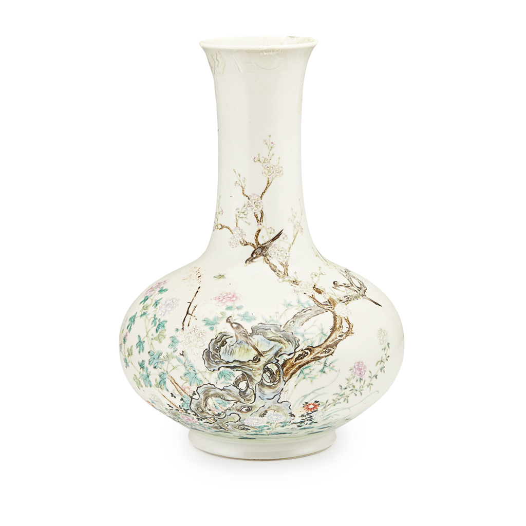FAMILLE ROSE 'MAGPIE' BOTTLE VASE