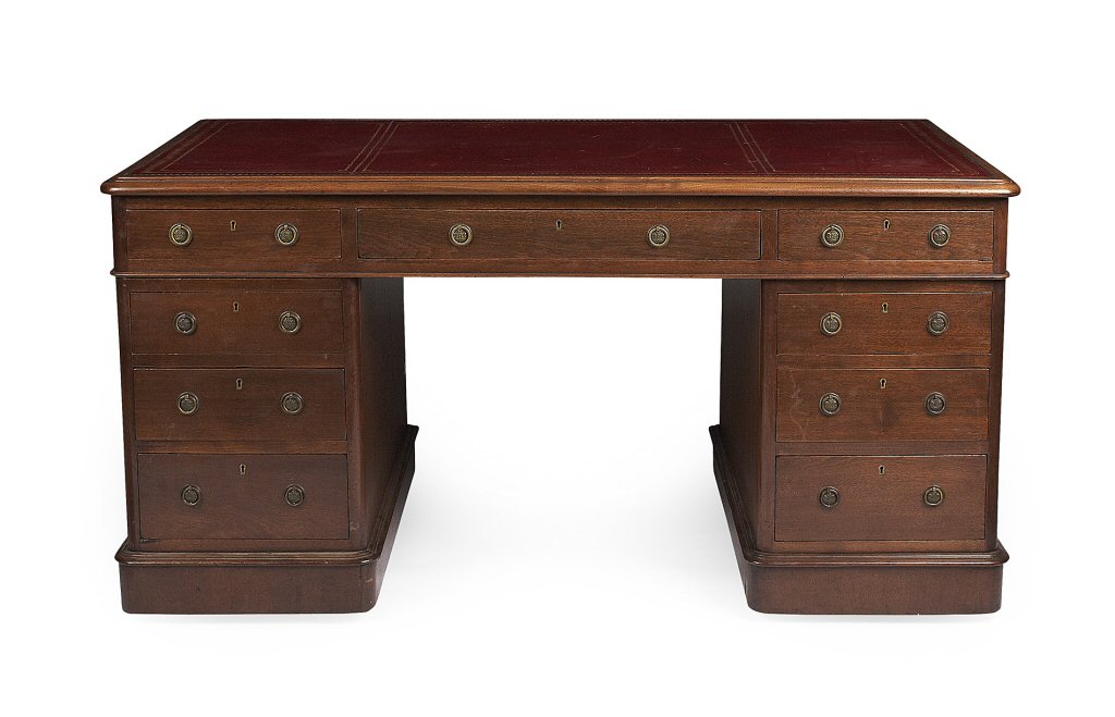 VICTORIAN MAHOGANY PEDESTAL DESK