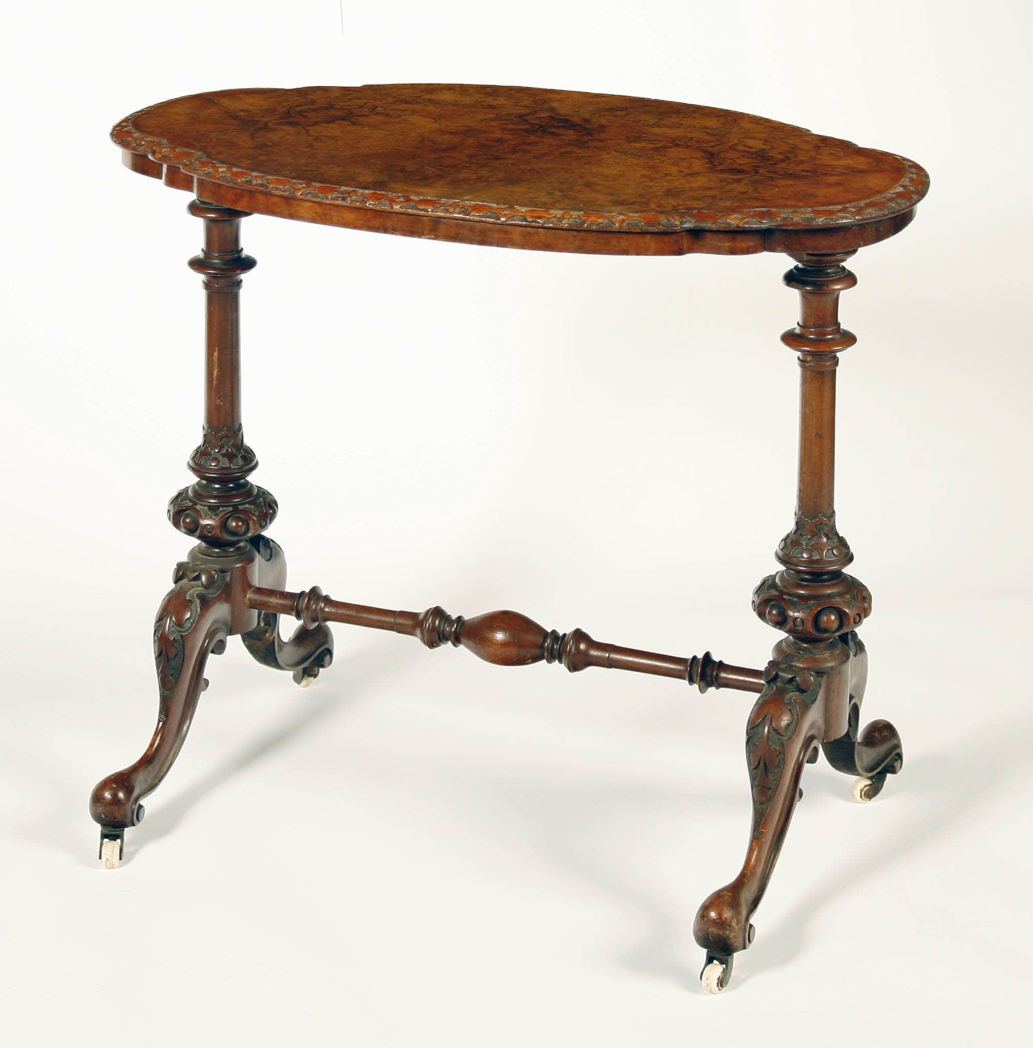 VICTORIAN WALNUT OCCASIONAL TABLE