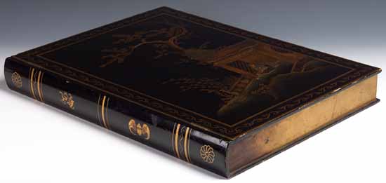 A Chinese lacquer inlaid box