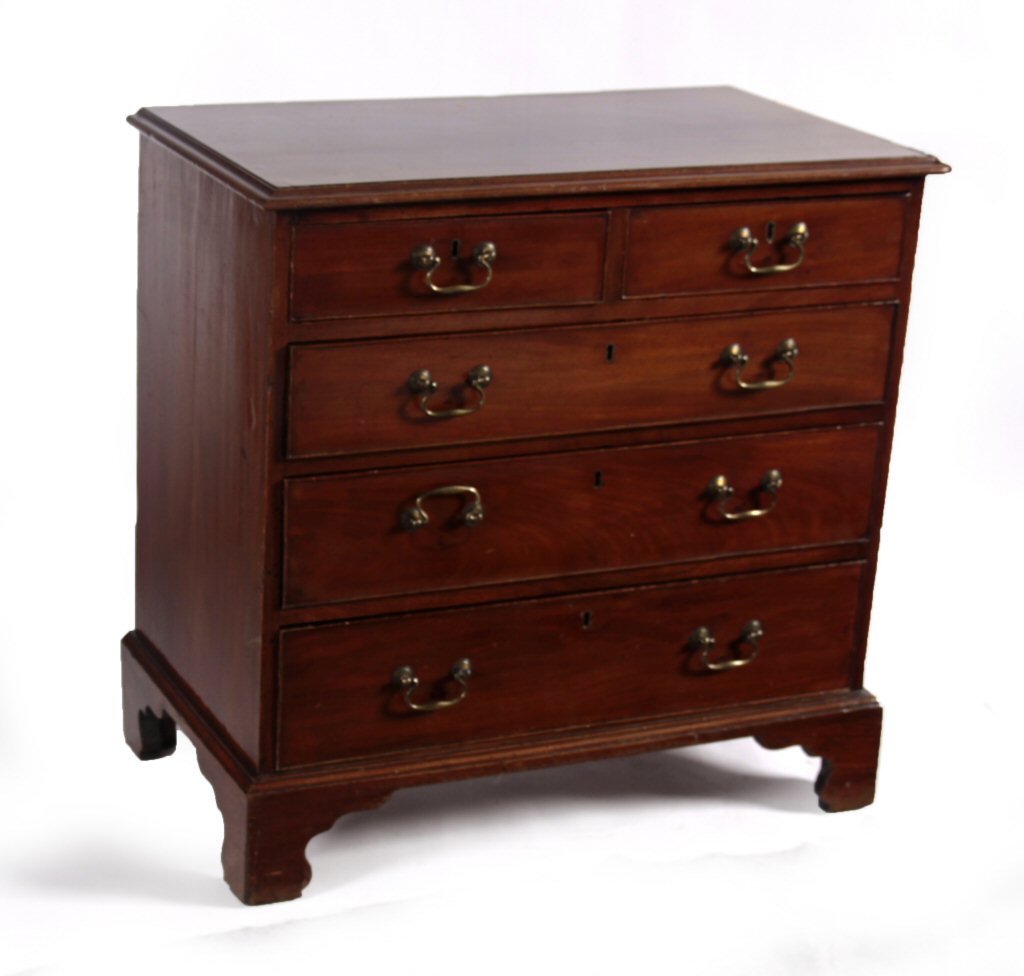 GEORGIAN MAHOGANY CHEST