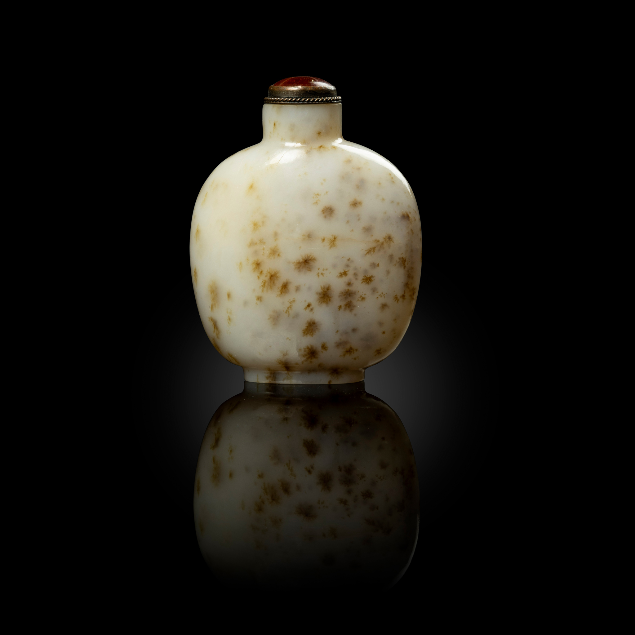 CHINESE WHITE JADE SNUFF BOTTLE
