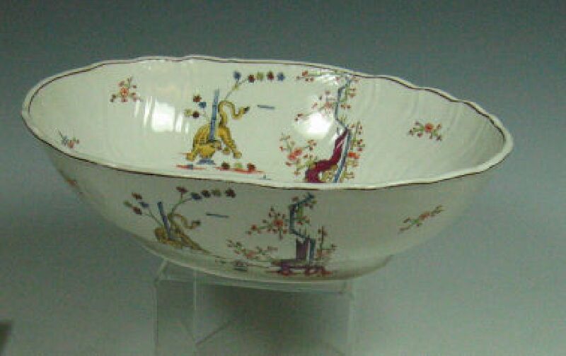An English kakiemon bowl