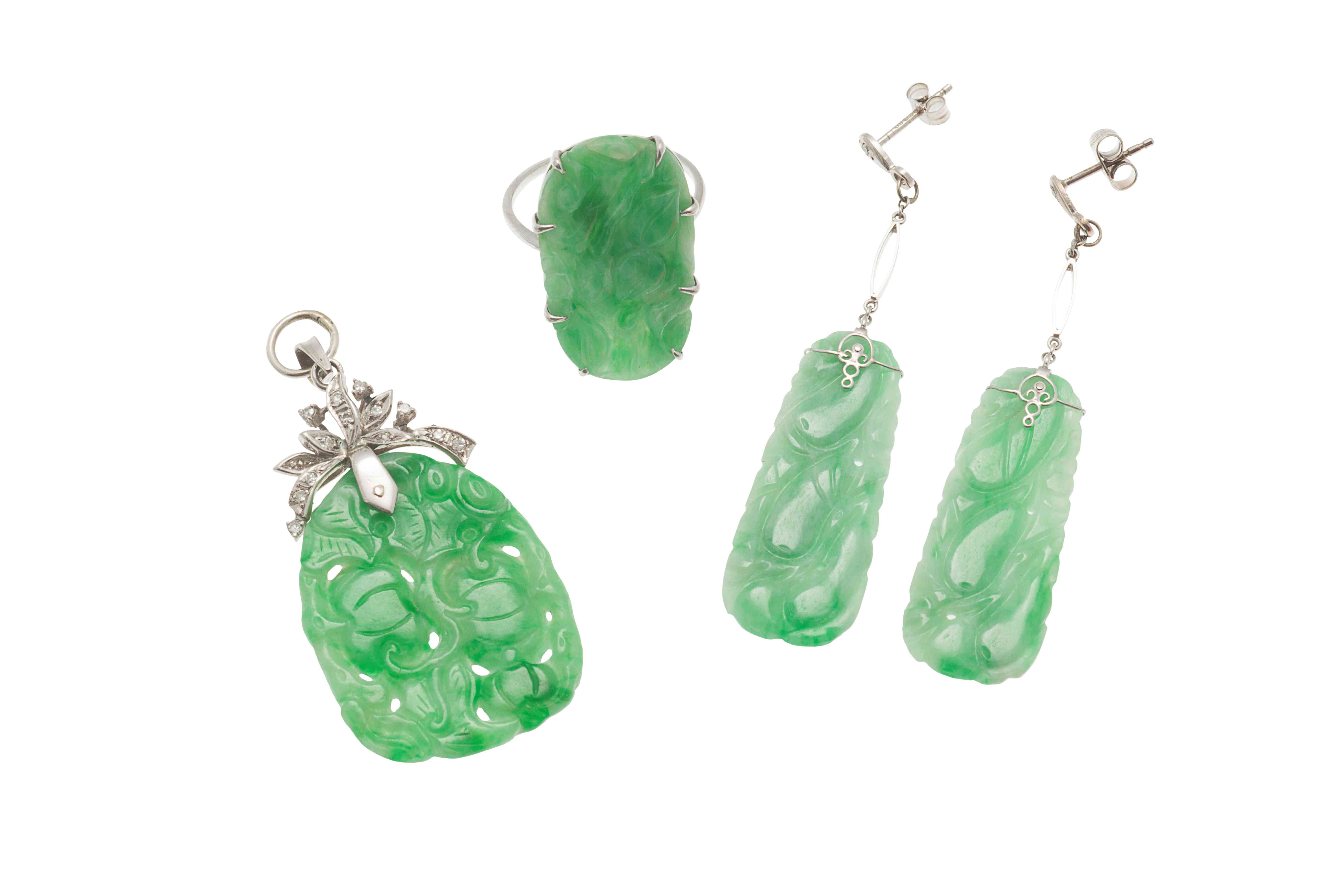 A part set of jade set jewellery