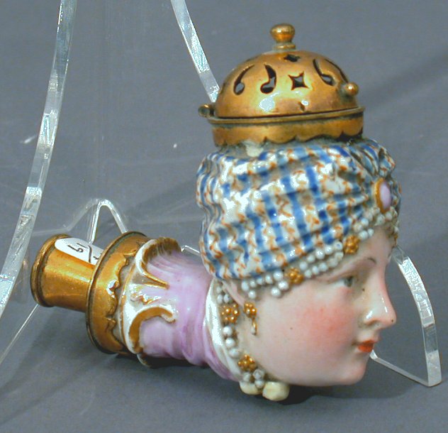 A late 19th century French porcelain pipe bowl