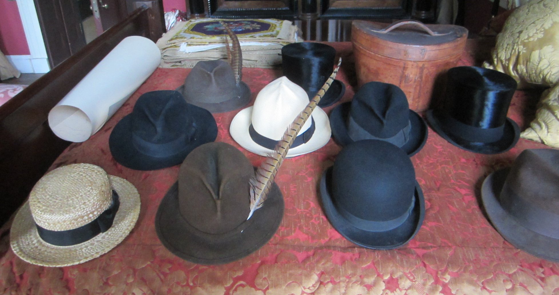 COLLECTION OF MEN'S HATS