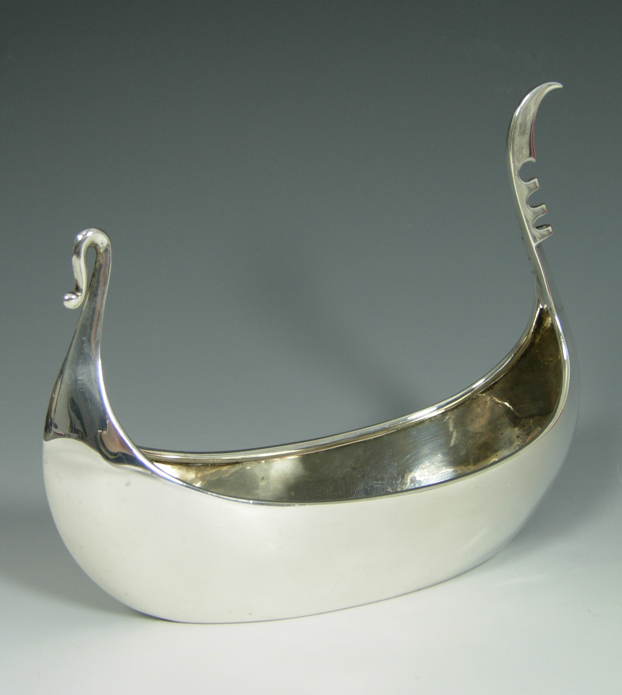 A SILVER BON BON DISH