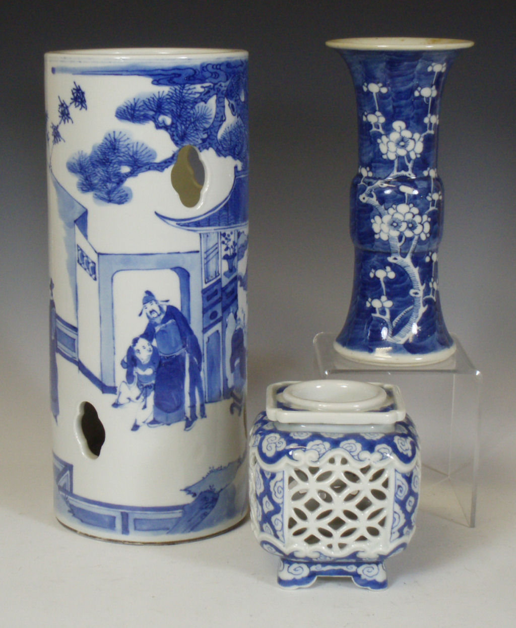 A 19th century underglaze blue porcelain hat stand