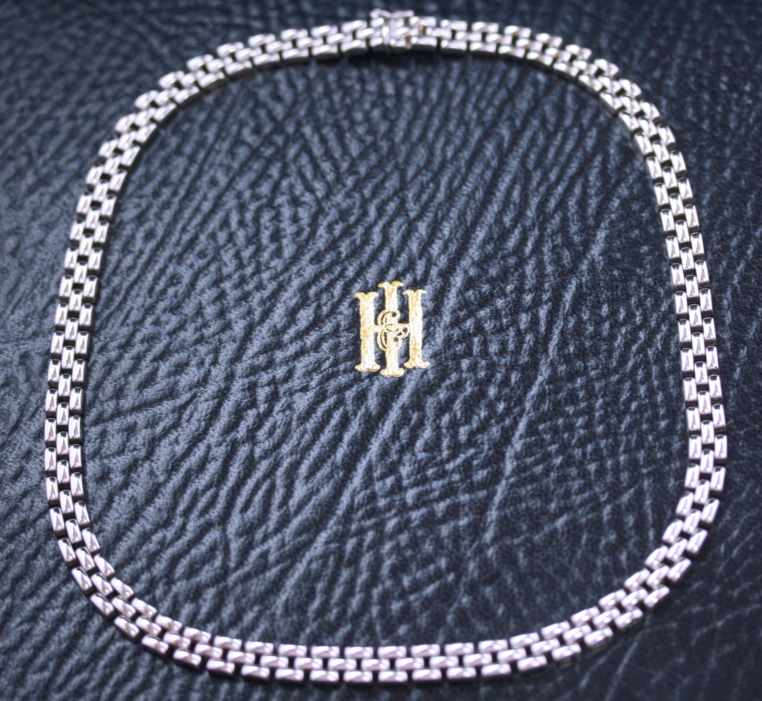 An 18ct white gold necklace