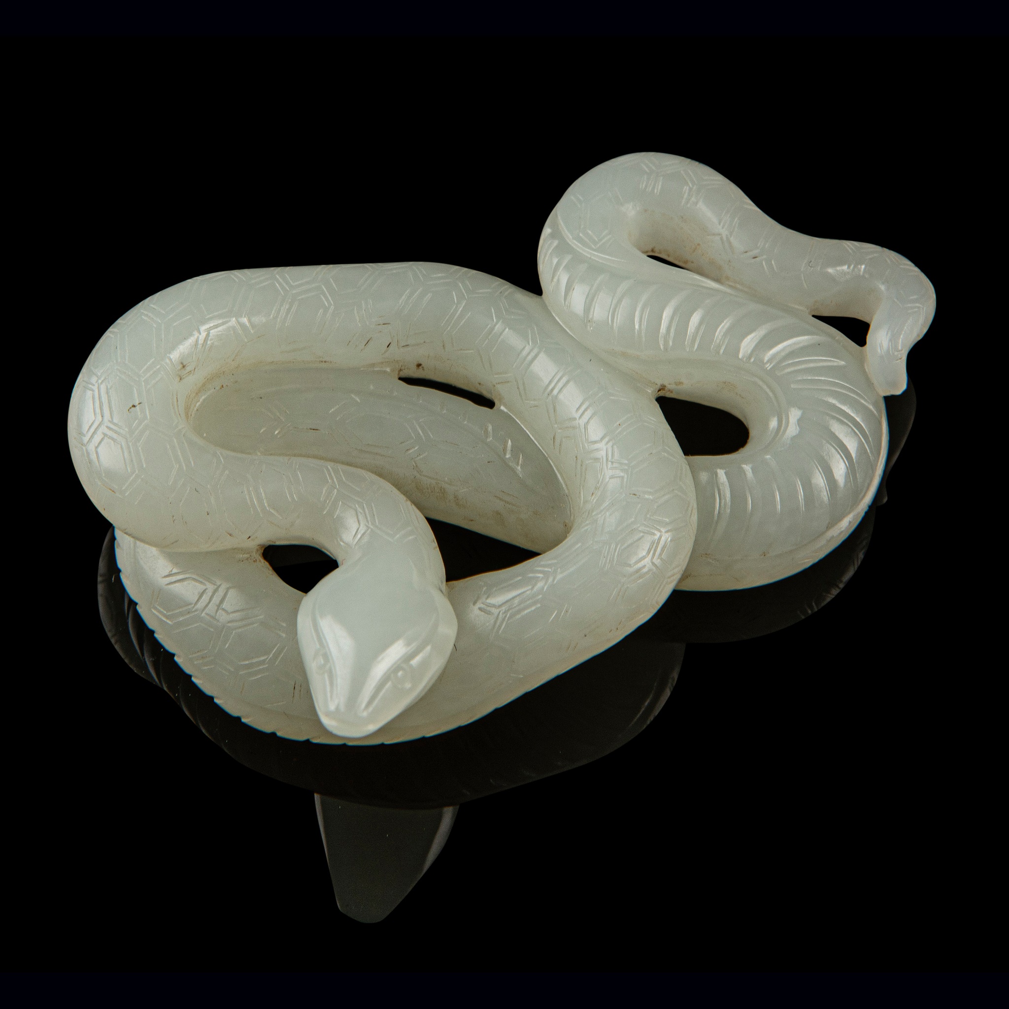WHITE JADE CARVING OF A SNAKE