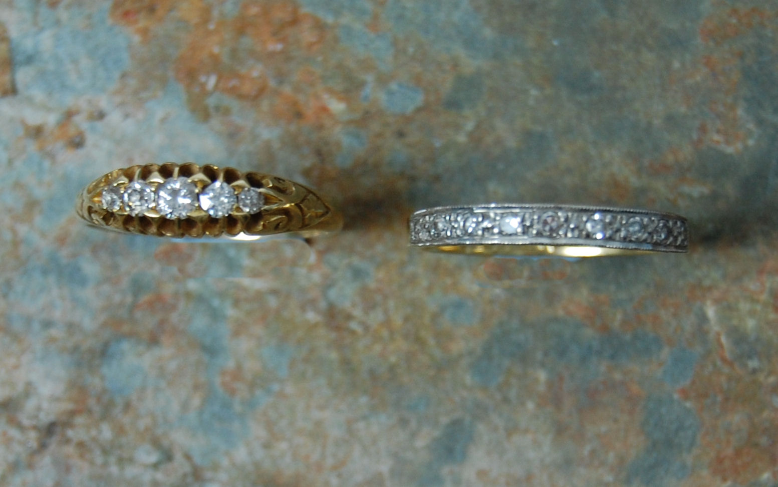 An 18ct gold mounted five-stone diamond ring,