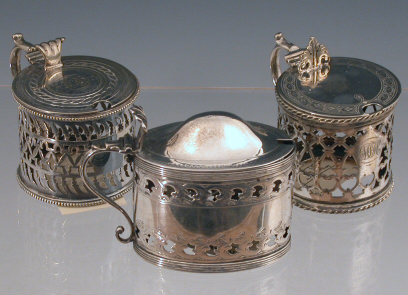 A George III mustard pot and cover