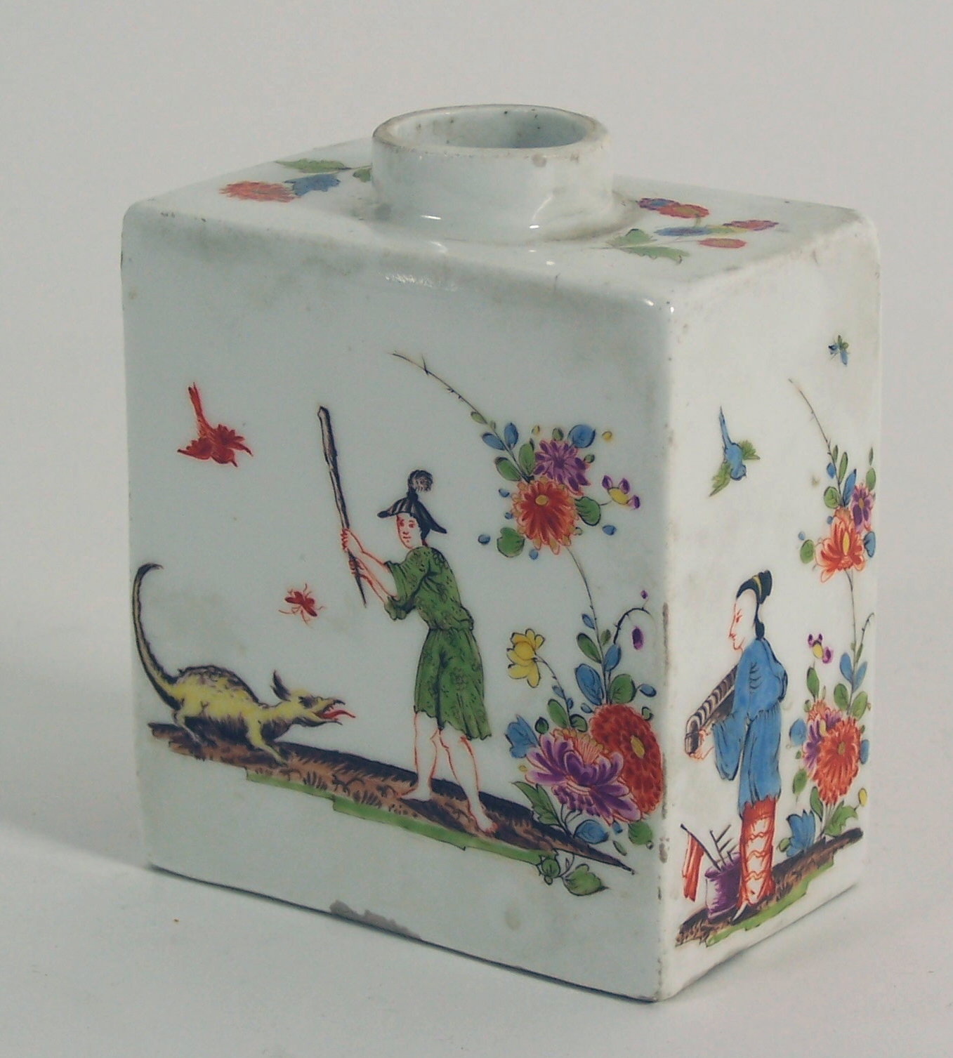 An early 18th century Meissen tea caddy,