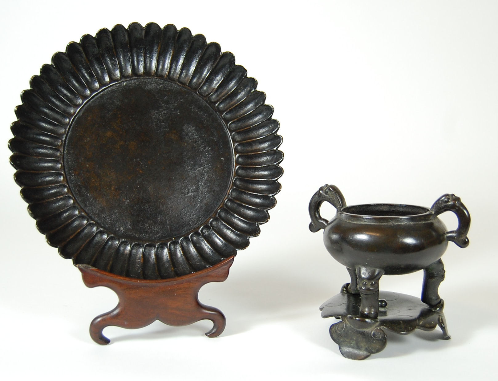 A Chinese bronze chrysanthemum dish, Ming/early Qing dynasty