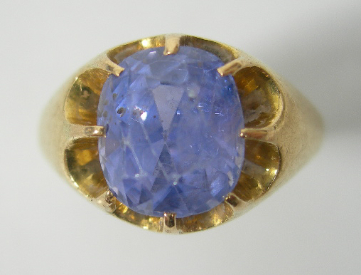 An 18ct gold mounted sapphire set ring,