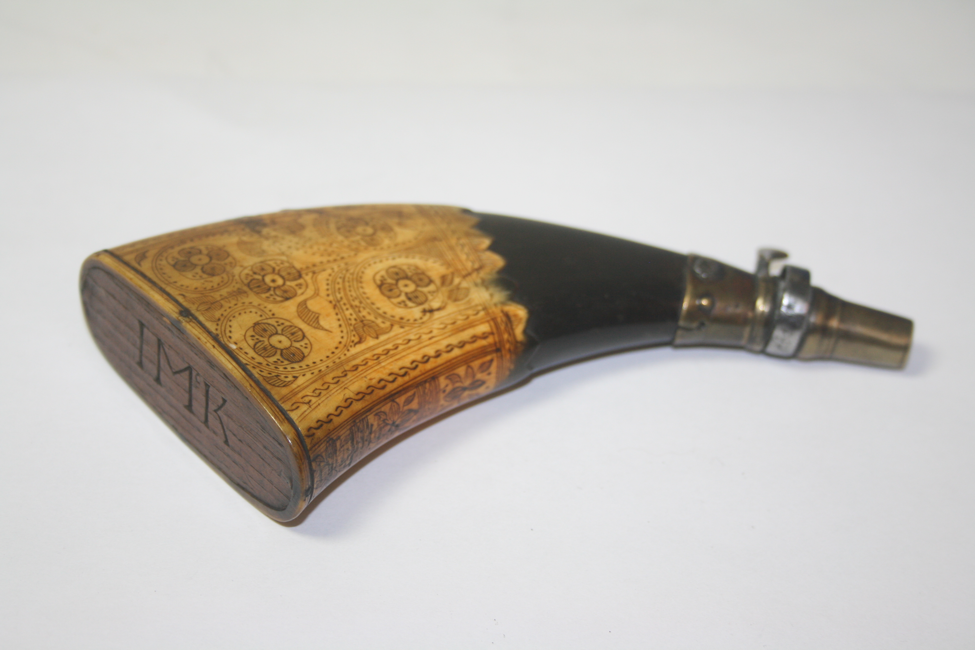 A cowhorn powder flask