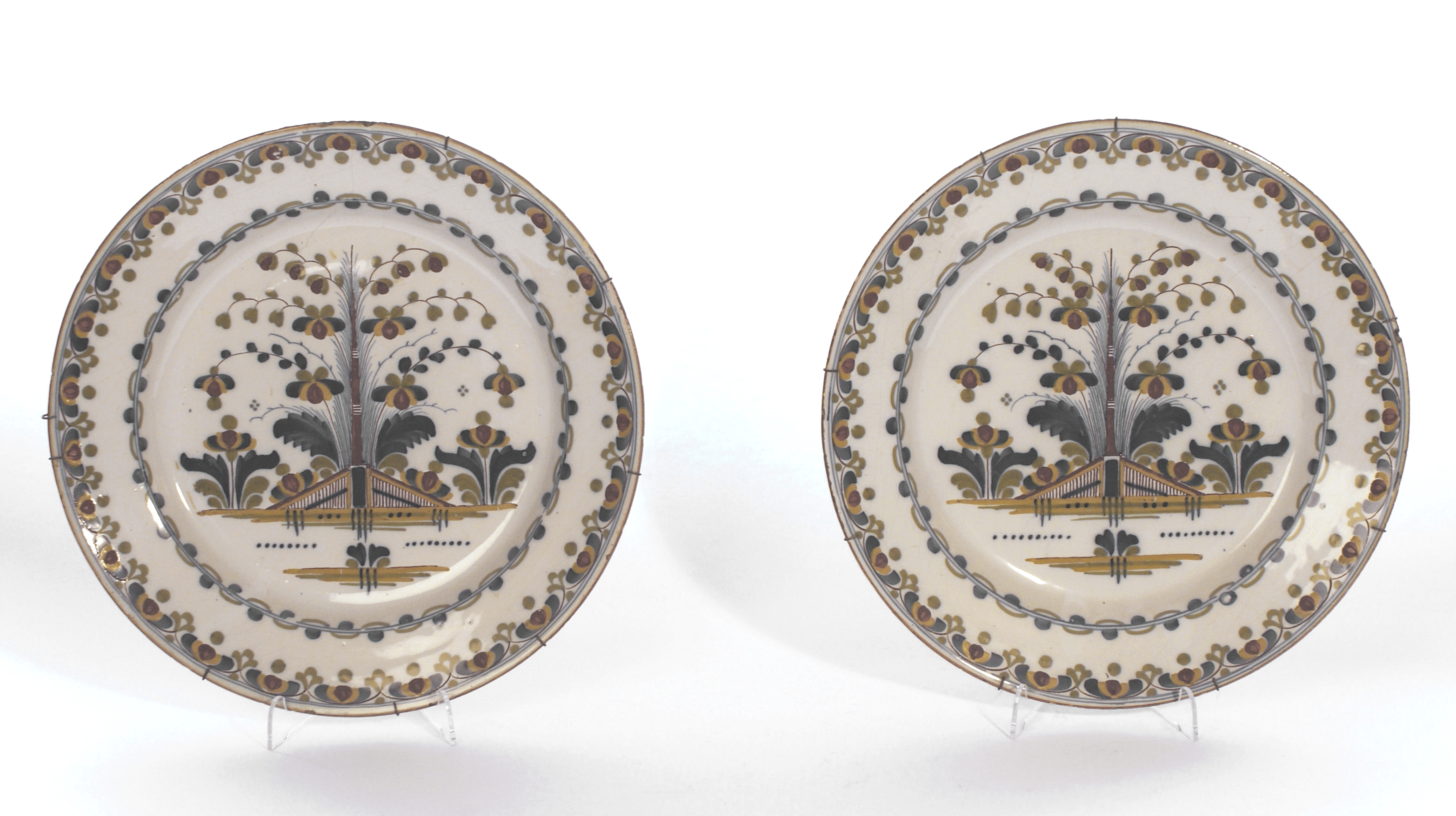 PAIR OF CIRCULAR DUTCH DELFT PLATES
