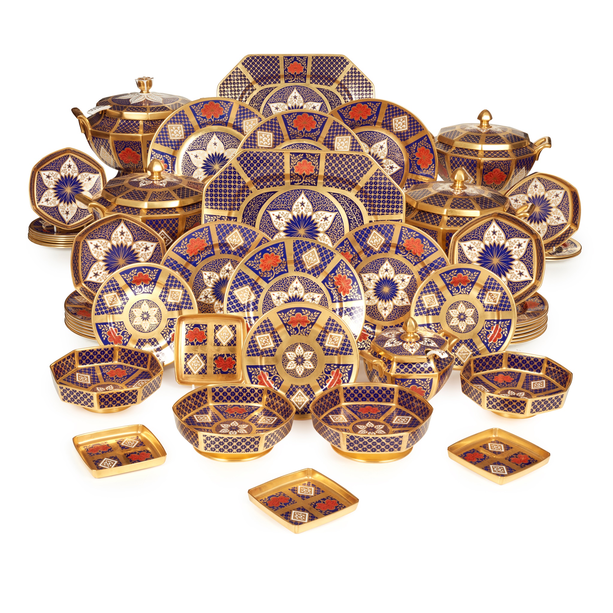 EXTENSIVE CAVERSWALL IMARI DINNER SERVICE IN THE 'ROMANY' PATTERN