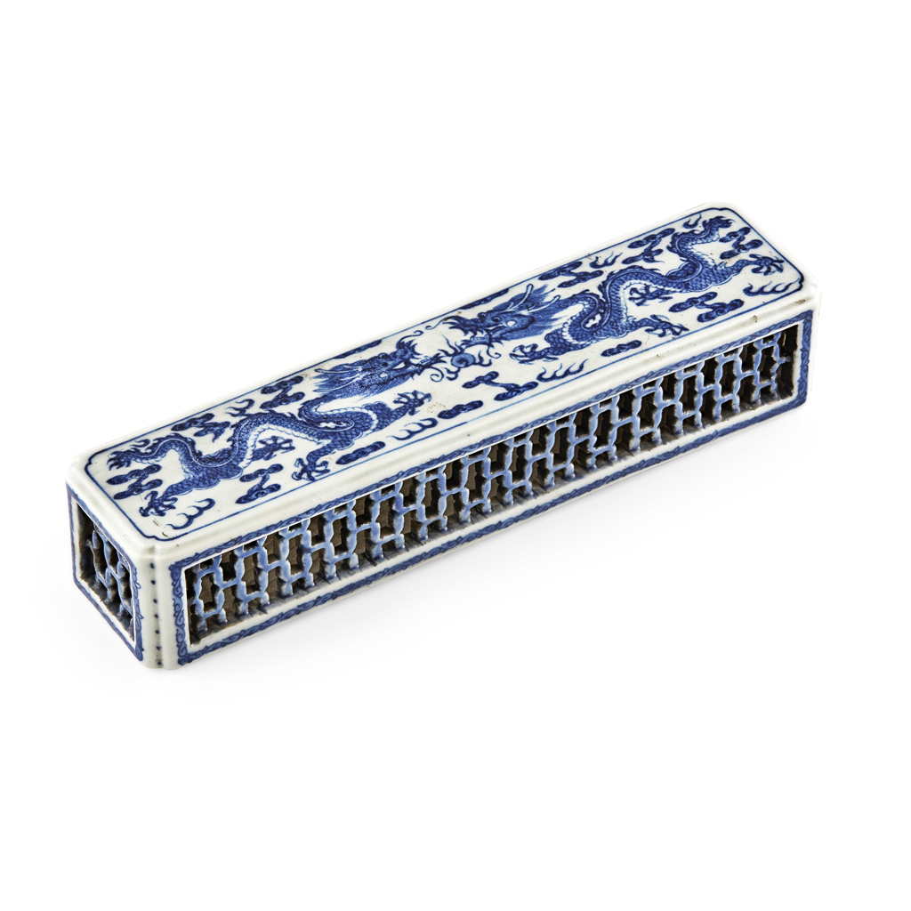 BLUE AND WHITE SCROLL WEIGHT