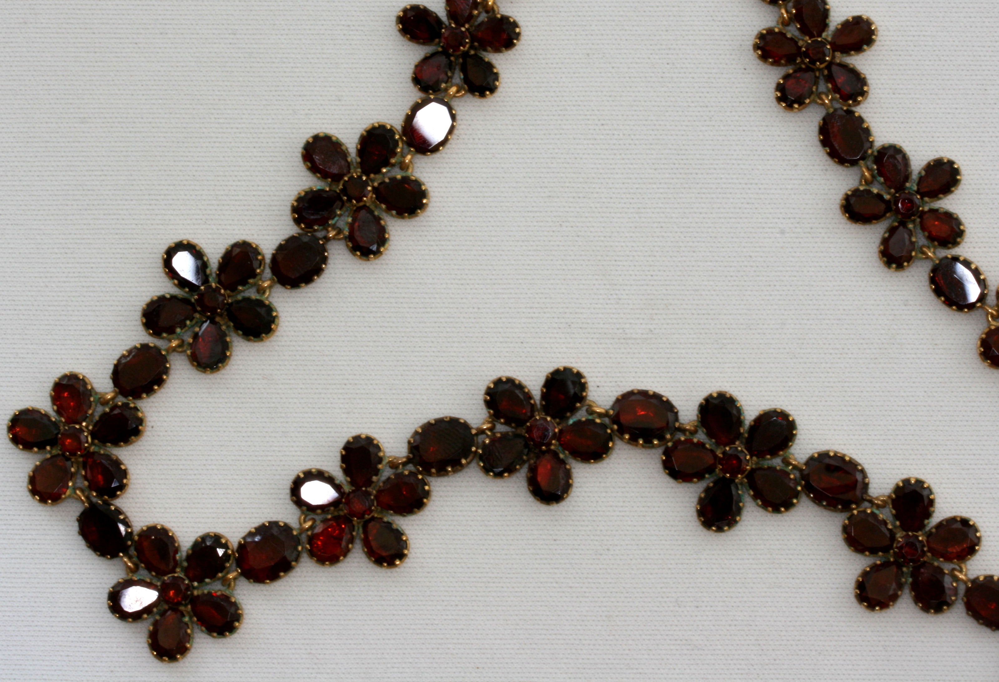 A late 19th century garnet flower necklace