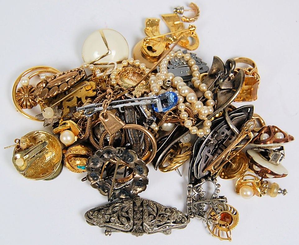 A collection of mostly gold jewellery
