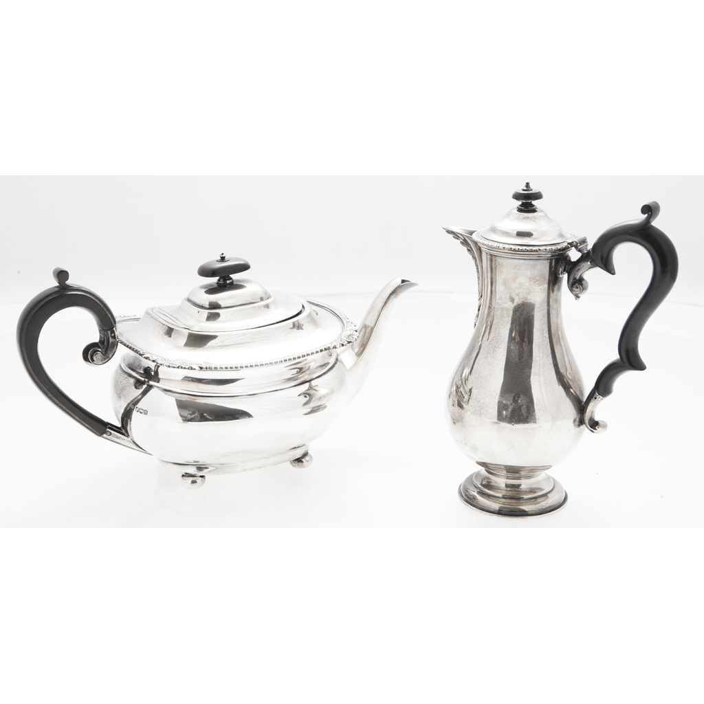 A waterpot and tea pot