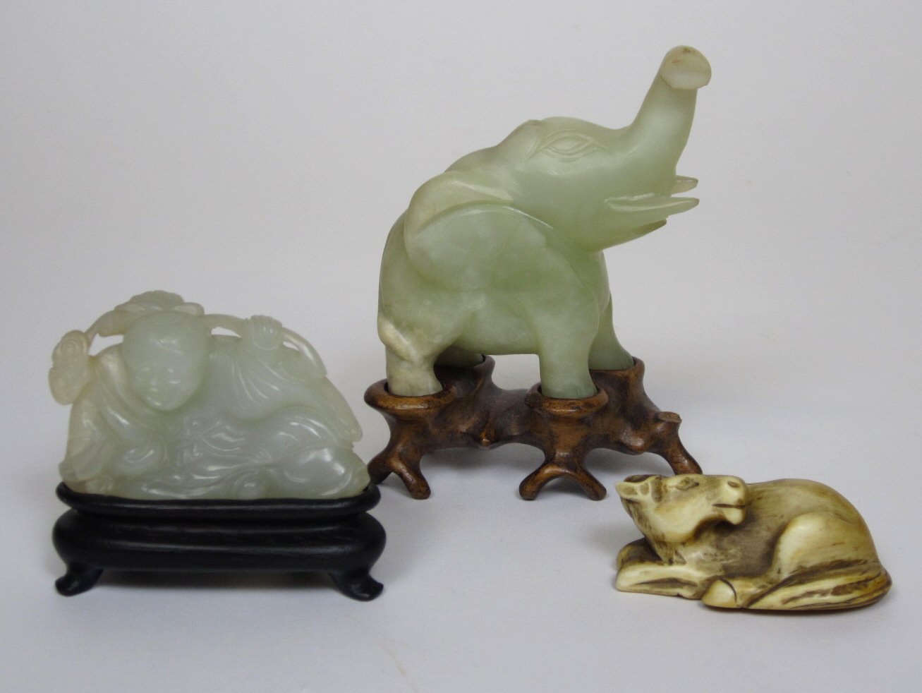 COLLECTION OF JAPANESE IVORY NETSUKES AND CHINESE CARVED JADES