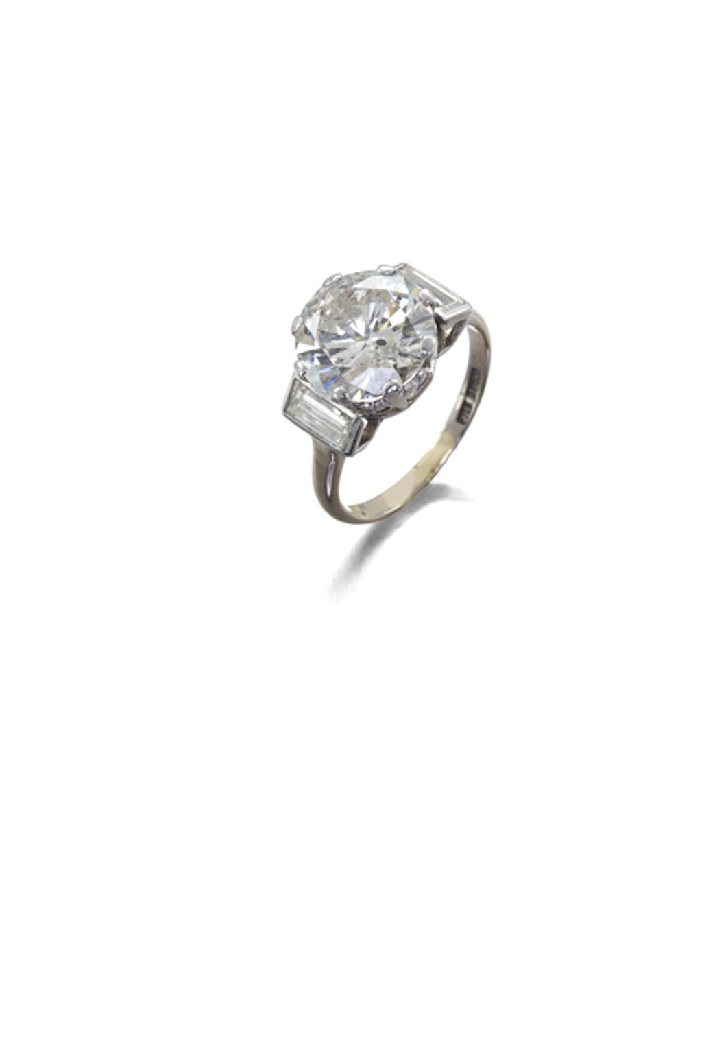 An Art Deco 18ct white gold and platinum mounted diamond set ring,