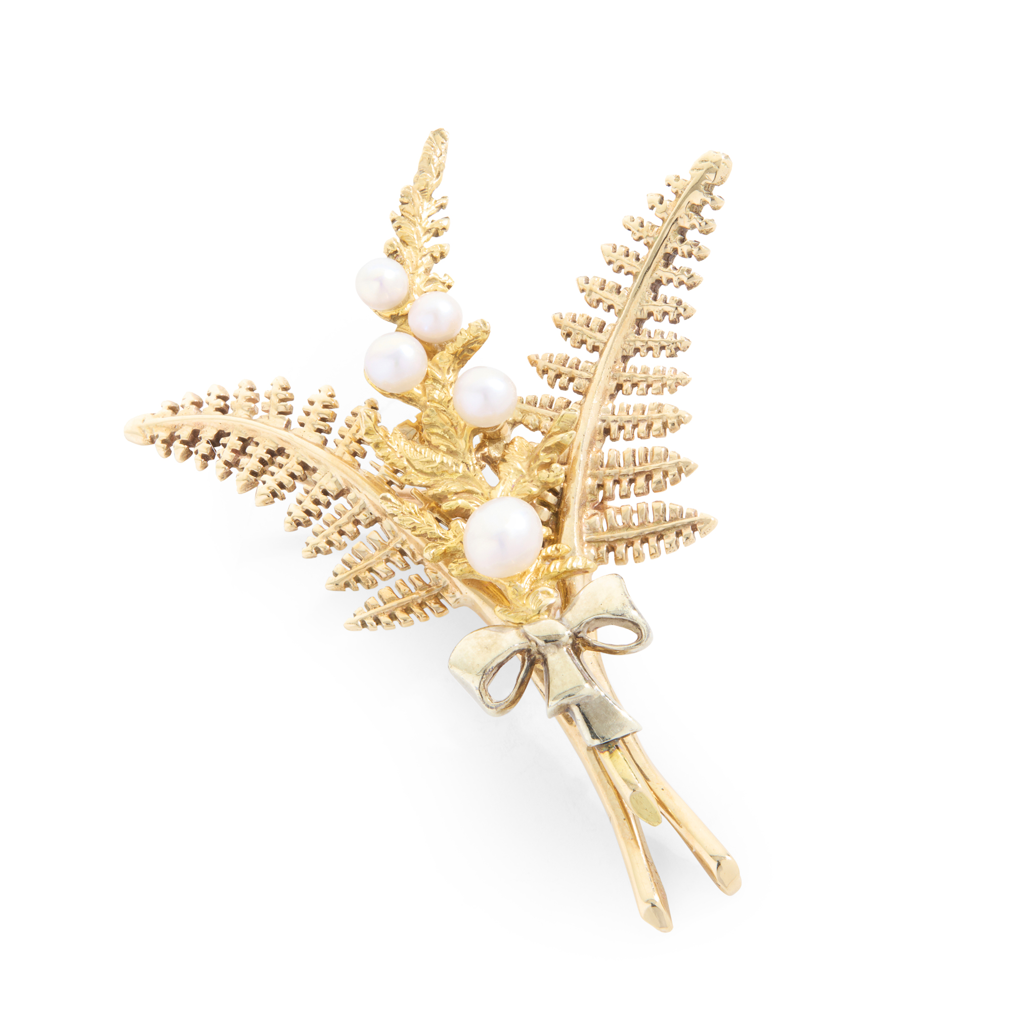 Cairncross of Perth: A 9ct gold Scottish freshwater pearl brooch