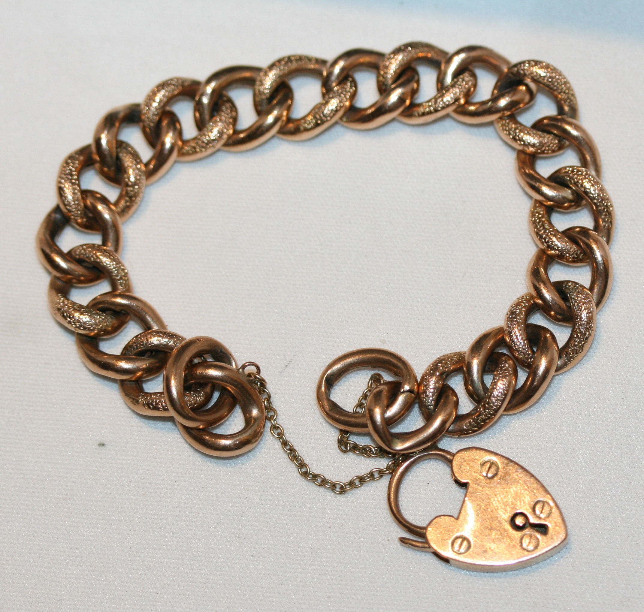 A 9ct gold curb bracelet