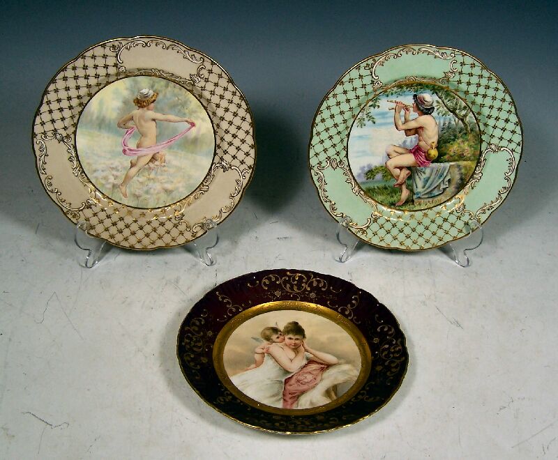 A pair of late 19th/ early 20th century Minton cabinet plates