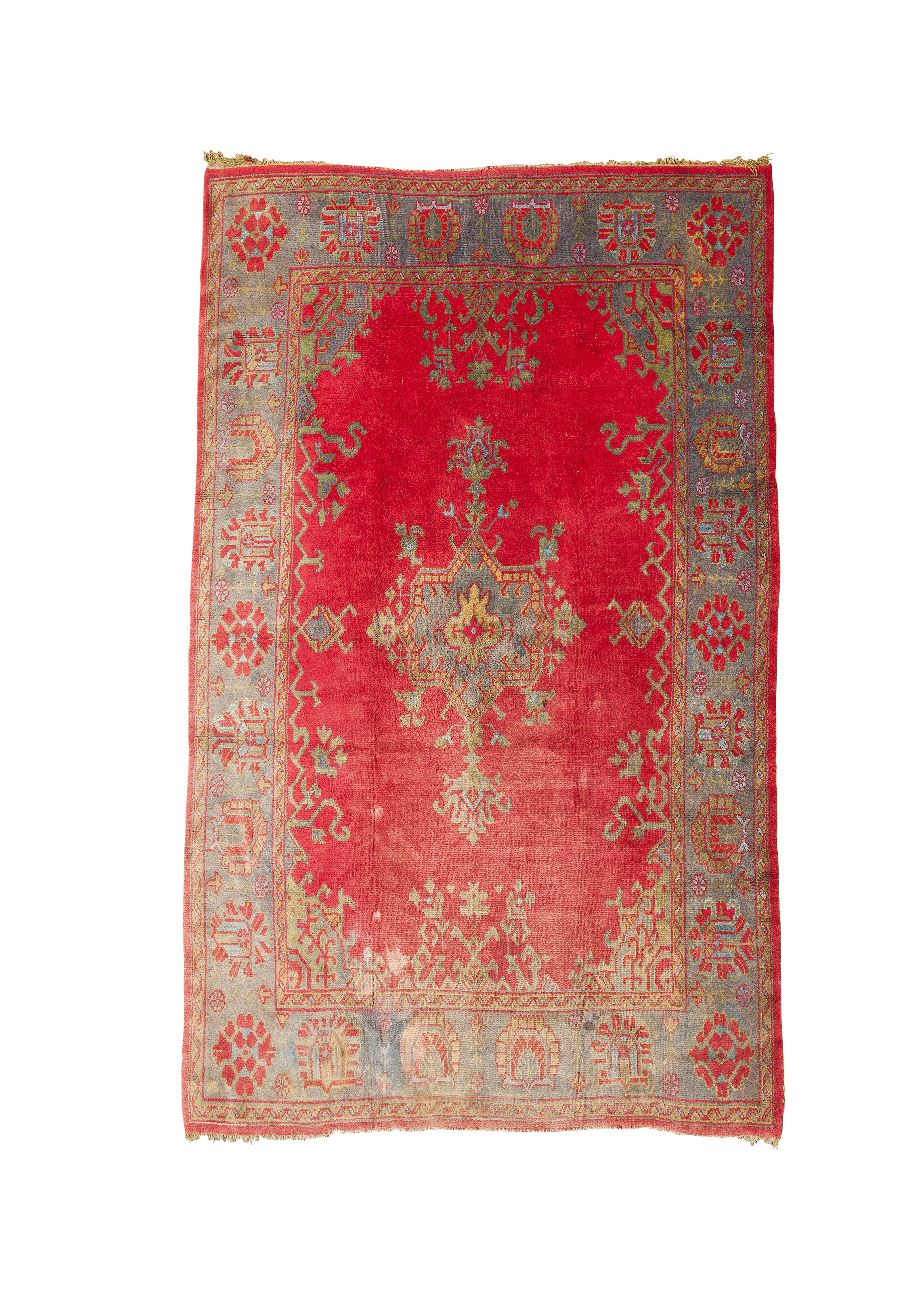 USHAK CARPET