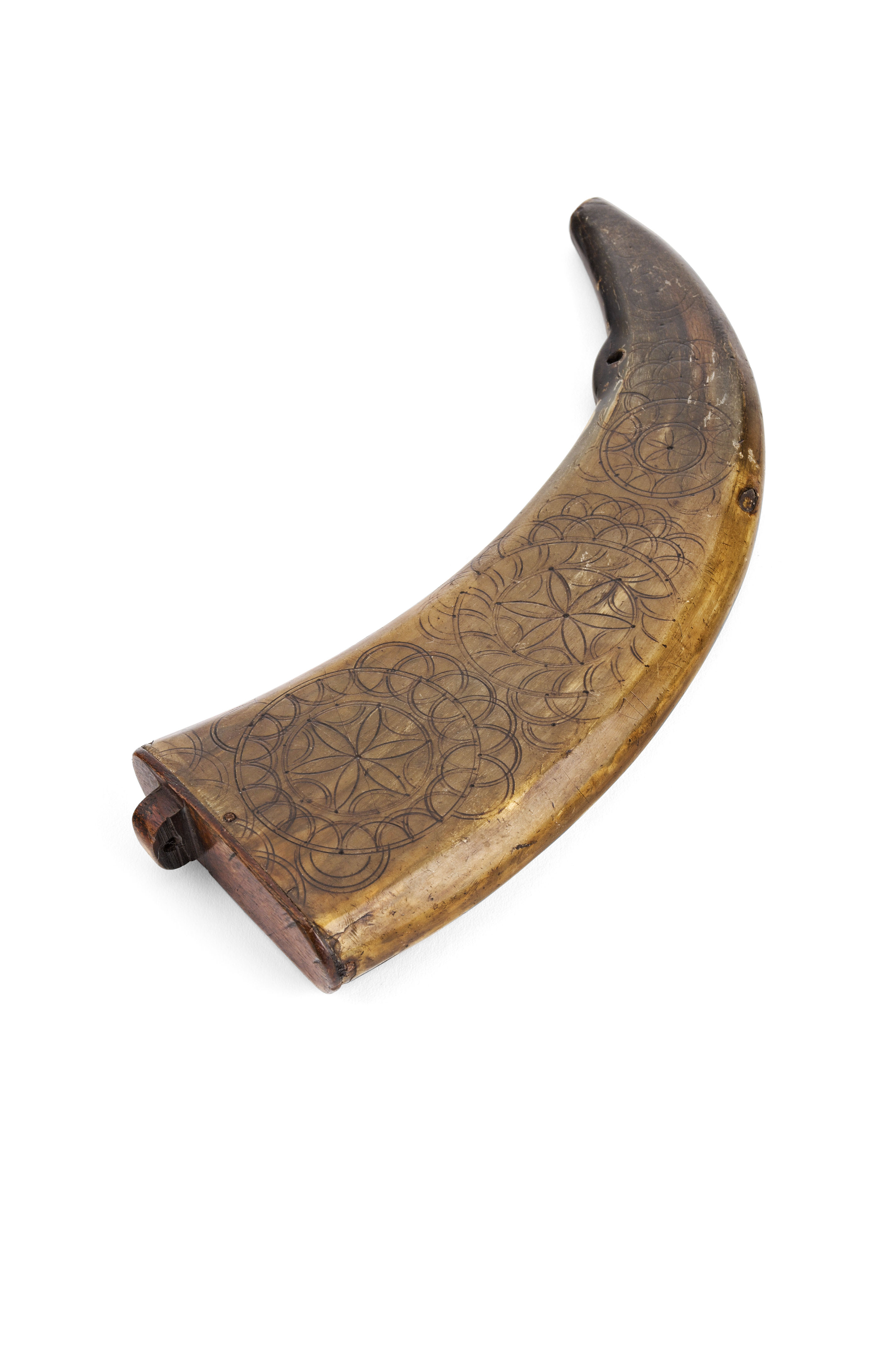 A large late 17th / early 18th century powder horn