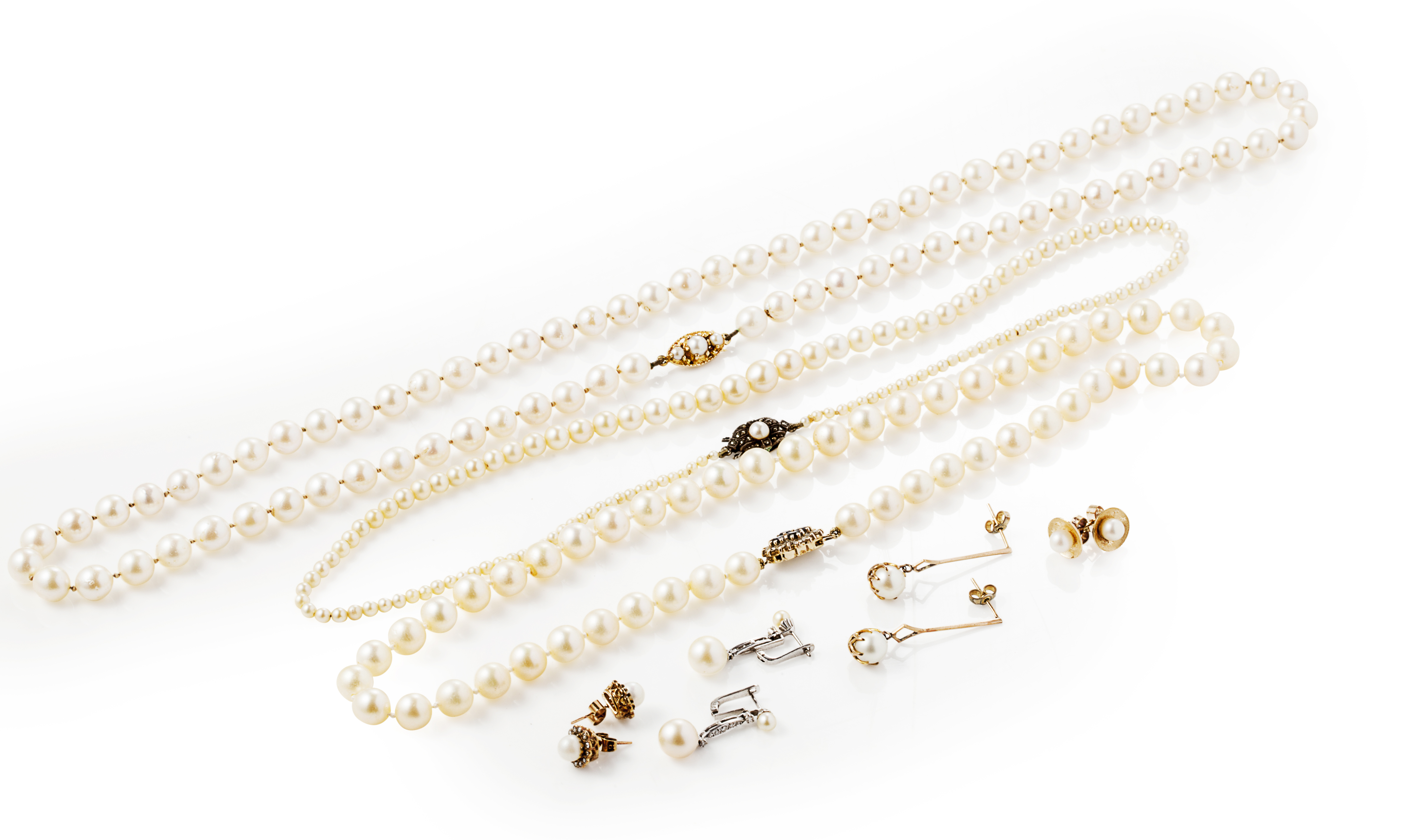 A collection of pearl jewellery
