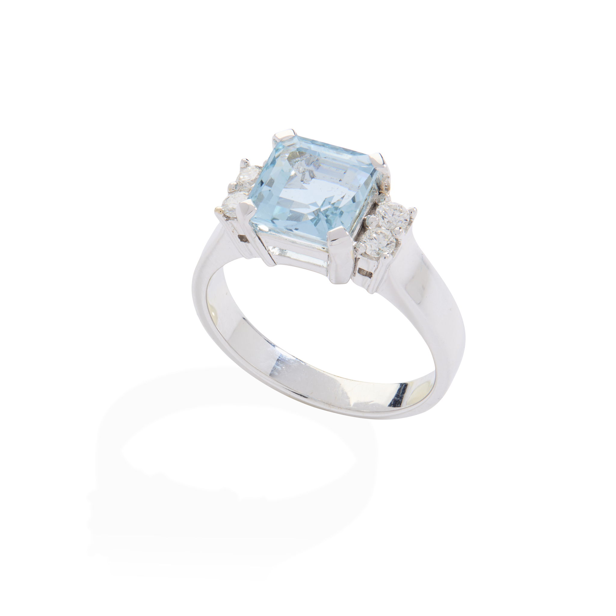 An 18ct gold aquamarine and diamond ring