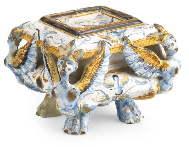 A Tuscan maiolica salt from Montelupo or Pisa, decorated 'a compendiario', probably 1590-1610