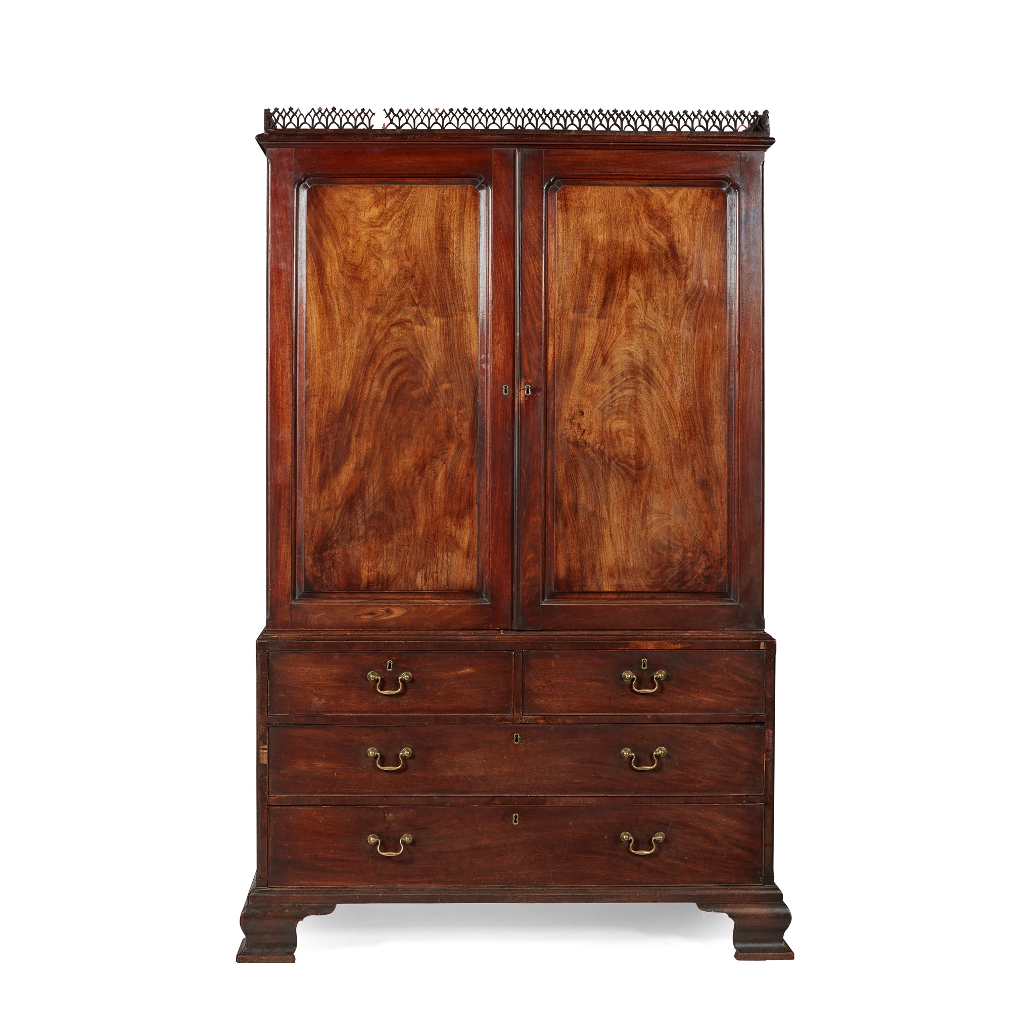 EARLY GEORGE III MAHOGANY LINEN PRESS