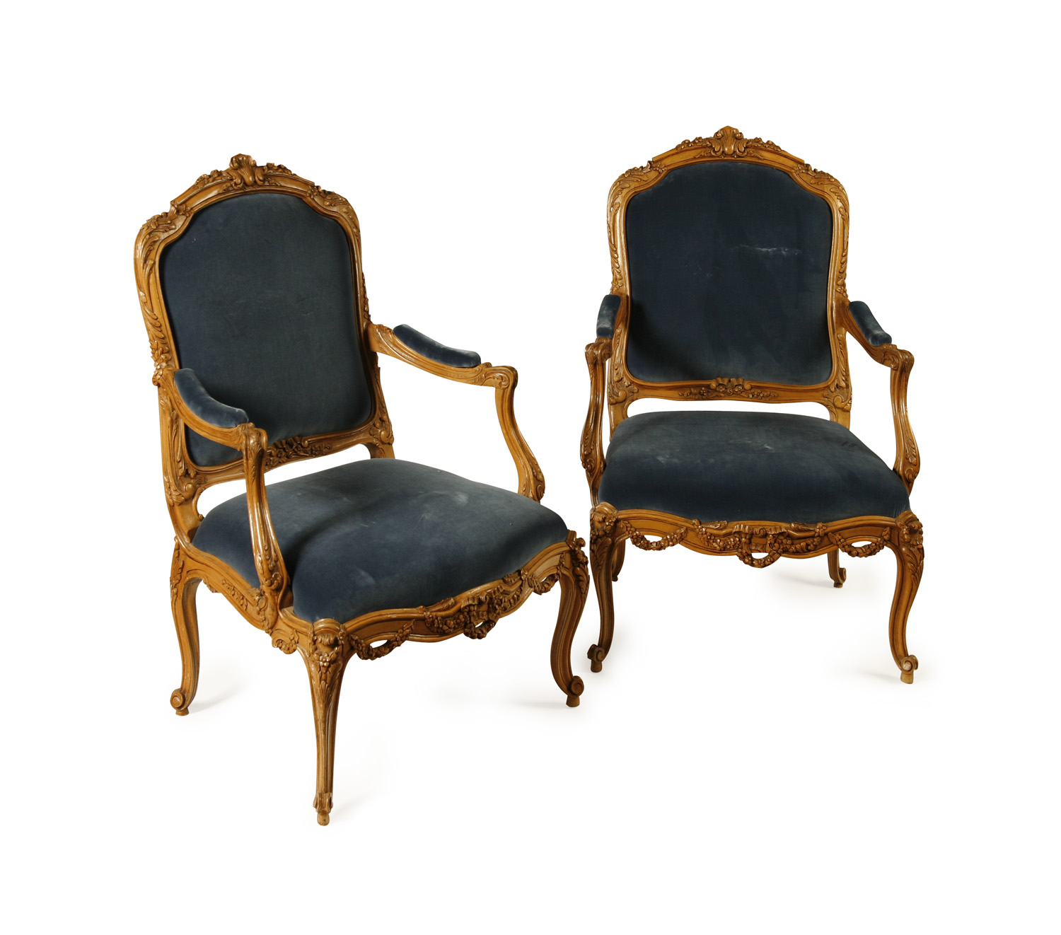 PAIR OF LOUS XV STYLE CARVED BEECHWOOD CHAISES A LA REINE